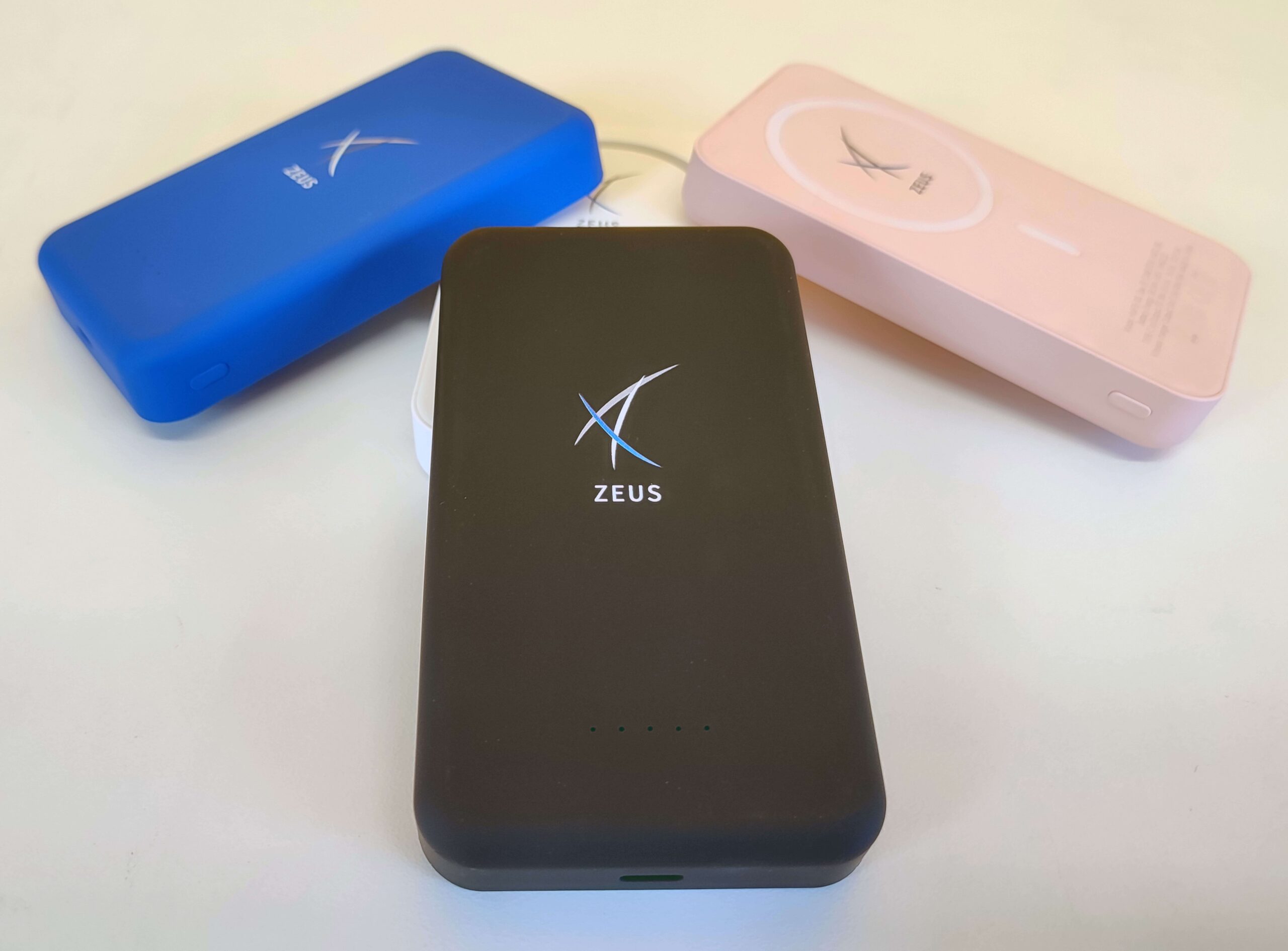 Zeus Power Bank MagSafe 10.000 mAh Ricarica Wireless Qualcomm Quick Charge 3.0 Compatibile con Iphone Samsung Xiaomi Huawei Zeus Power Bank MagSafe 10.000 mAh Ricarica Wireless Qualcomm Quick Charge 3.0 Compatibile con Iphone Samsung Xiaomi Huawei